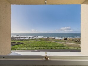 View from property - Amazing sea view, family home for 10 (Le Croisic)