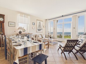 Living area - Amazing sea view, family home for 10 (Le Croisic)