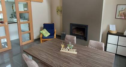 Maison cosy 4 pers. Buanderie local vélo proche Rocroi et Belgique