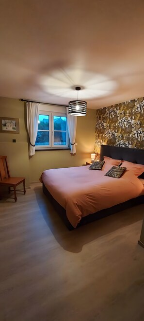 2 chambres, fer et planche à repasser, Wi-Fi, literie fournie