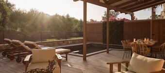 Ilision – Contemporary Living Condo I