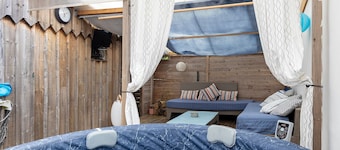 Holiday Home 'La Cabane du Bassin' with Private Terrace, Wi-Fi & Air Conditioning