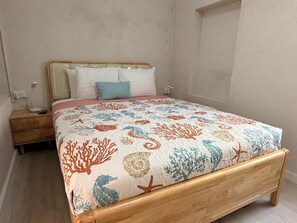 Room - The Coral Room Cozy 1 bedroom with kitchen on Carlisle Bay (Bridgetown)