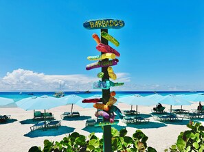 Beach - The Coral Room Cozy 1 bedroom with kitchen on Carlisle Bay (Bridgetown)