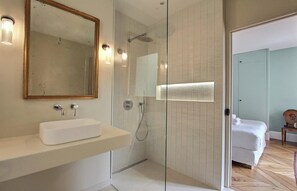 Shower, hair dryer, towels, soap - A PERFECT BLEND OF COMFORT, ELEGANCE & TRANQUILLITY AT BLVD SAINT GERMAIN (Paris)