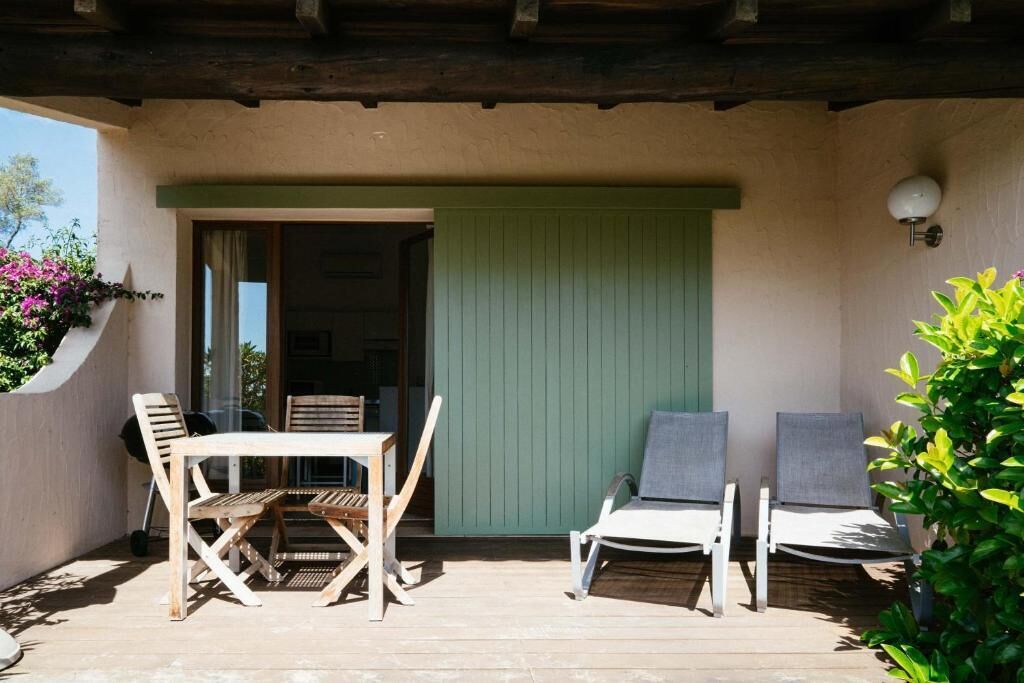 Estudio, vistas al jardín | Restaurante al aire libre