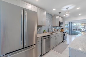 House, Multiple Beds (Hibiscus Hideaway) | Private kitchen - Hibiscus Hideaway (Fort Myers Beach)