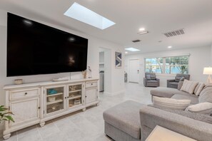 House, Multiple Beds (Hibiscus Hideaway) | Living area - Hibiscus Hideaway (Fort Myers Beach)