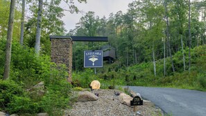 Property grounds - Brand New Mirror House | Sauna | Hot Tub | Stargazing (Sevierville)