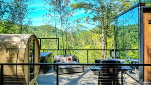 Terrace/patio - Brand New Mirror Home - Sauna - Hot tub & Views (Sevierville)