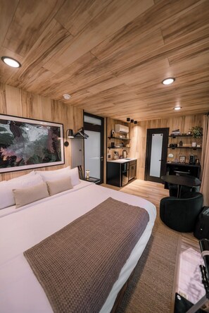 1 bedroom, iron/ironing board, Internet, bed sheets - Brand New Mirror Home - Sauna - Hot tub & Views (Sevierville)