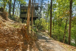 Property grounds - Brand New Stargazing Treehouse - Hot Tub - Fire Pit (Sevierville)