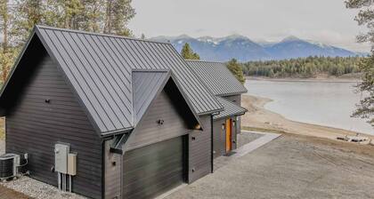 Sophie Lake Chalet Lakefront Mountain Views