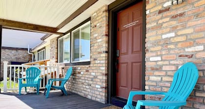 2BR Lakeview Den /King Bed • Fireplace• Relax