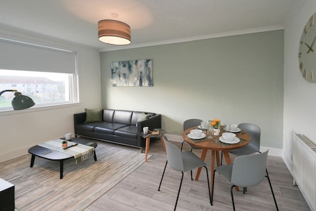 Dining. Harbour View in Troon