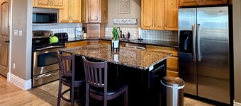 | Sleeps 6 | Sunrise / Lake Views