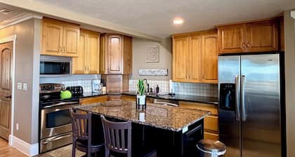 | Sleeps 6 | Sunrise / Lake Views