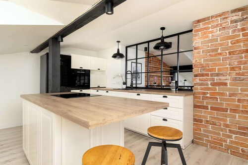 Jasińskiego 21 Bielsko-Biała | Industrial Attic Apartment | Parking