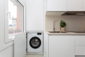 Interior - A light-filled three-bedroom on the edge of Cuatro Caminos and Tetuán, with open views, a private terrace and a sleek new kitchen and bathroom, a short walk from the Castellana and many shopping streets. (MADRID)