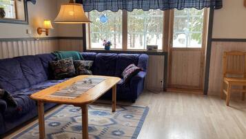 Cabin, 3 Bedrooms, Accessible, Patio | Living room