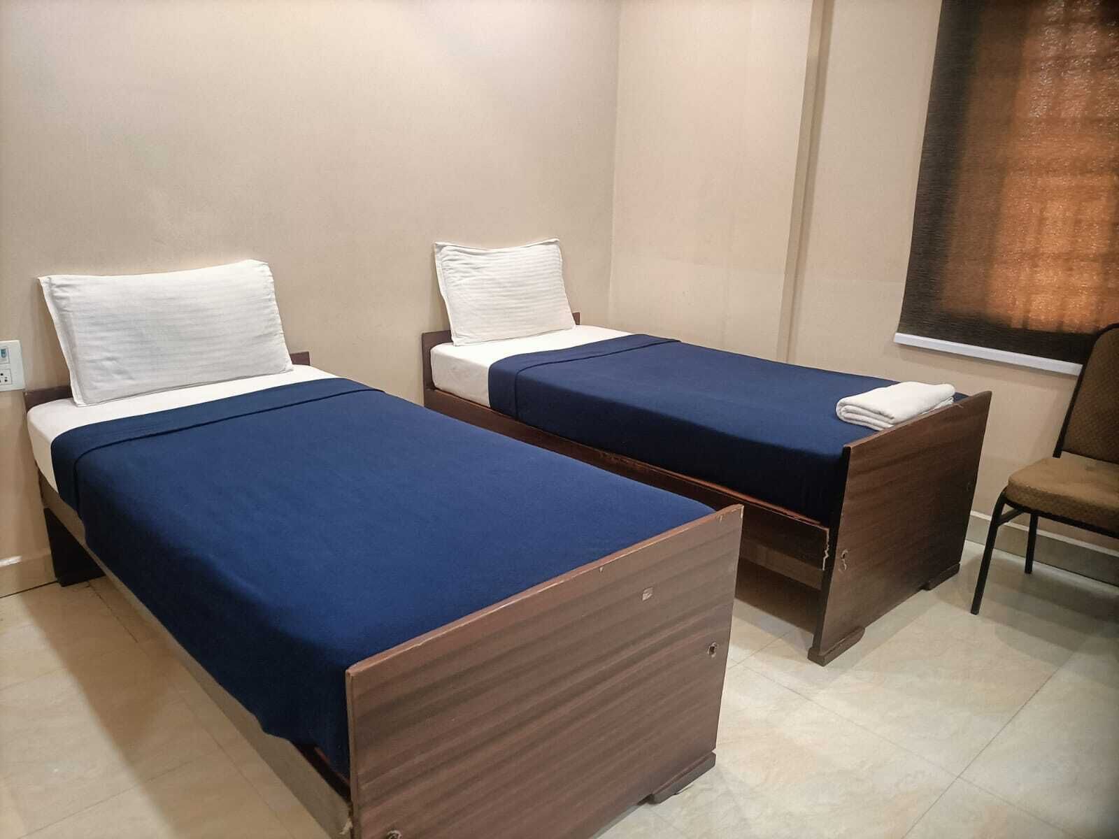 Deluxe Double Room | Desk, laptop workspace, iron/ironing board, free WiFi