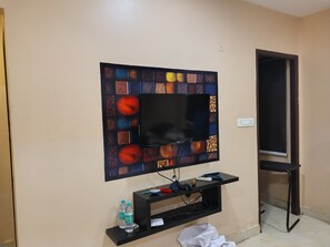 Superior Room | Interior - The Chiraag Inn (Chennai)