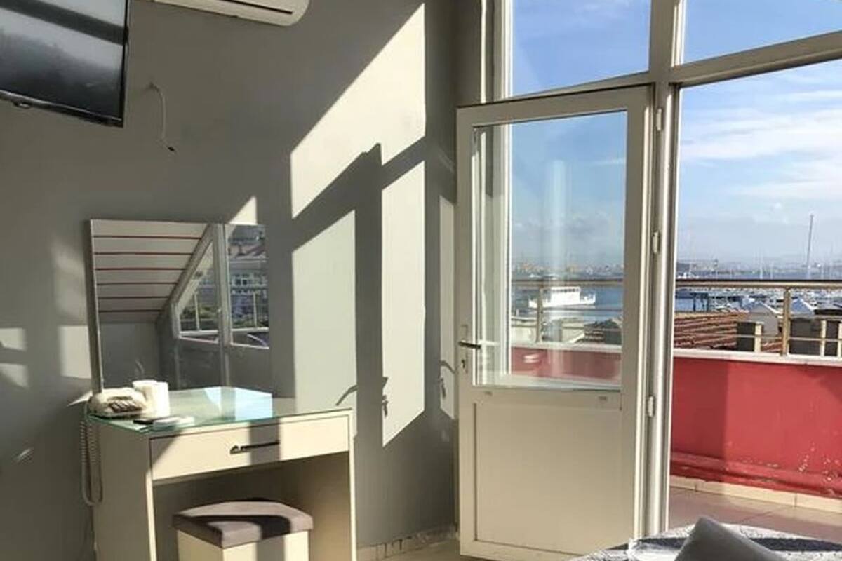 Basic Single Room, Sea View