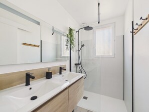 Shower - Garden and veranda, beach 500m away, house for 4 (Bretignolles-sur-Mer)