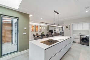 Dining - Galway city luxury house for your getaway (Claddagh)