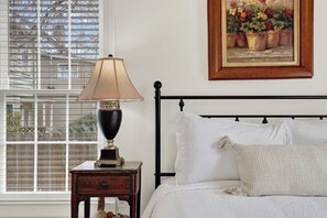 2 bedrooms, desk, iron/ironing board, free WiFi - Experience Refined Historic Comfort in Downtown Savannah | Heated Pool Access (Savannah)