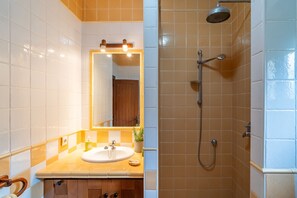 Shower, hair dryer, bidet, towels - Cubo's Salvadora Rural House / Private pool / Play area / BBQ / Free Wi-Fi (Coín)