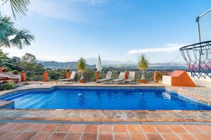 Pool - Cubo's Salvadora Rural House / Private pool / Play area / BBQ / Free Wi-Fi (Coín)