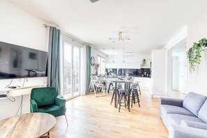 Smart-TV, Tischtennisplatte