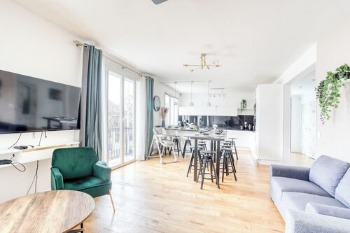 SupVilla* Paris Disneyland, Villepinte Expo, CDG