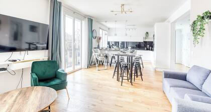 SupVilla* Paris Disneyland, Villepinte Expo, CDG