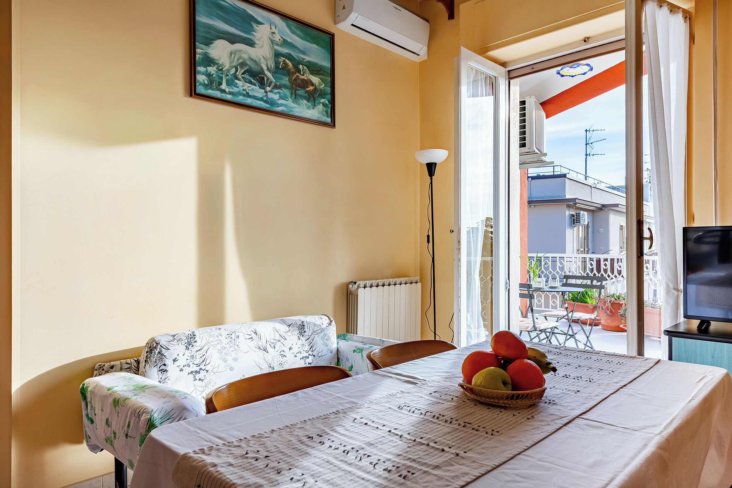 Apartamento, sacada, vista para a cidade | Opções para refeição