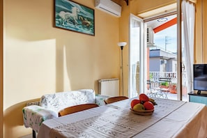 Apartment, Balcony, City View | Dining - Casa Tramonto (Ruvo di Puglia)