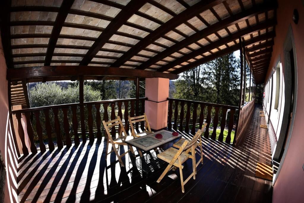 Design-Dreibettzimmer, Bergblick | Speisen im Freien