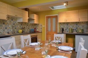 Private kitchen - Dunmore Coastal Retreat, Dunoon - 3 Bedroom Coastal Home (Dunoon)