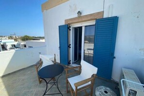 Outdoor dining - Waves – Cozy Island Retreat in the Heart of Kythira (Kithira)