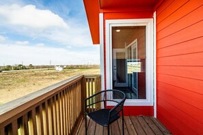 Property grounds - Comfy triplex unit perfect for small groups and families (Bolivar Peninsula)