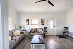 TV - Unit B of Crystal Beach`s Premier Triplex 2Bd/1Bth (Bolivar Peninsula)
