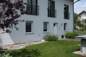 Exterior - Room '1-Raum-Apartment D19' with Shared Garden and Wi-Fi (Lörrach)