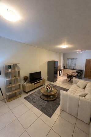 Living area - Charming 2-bedroom apartment in Cape Town (Cape Town)