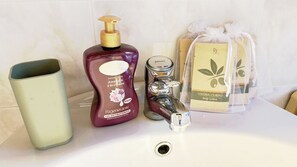 Bathroom amenities - Coccola Alpina by Ca-Sa Check (Aprica)