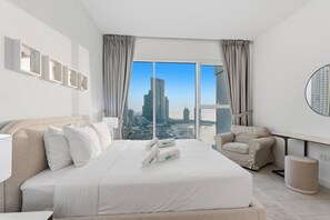 Desk, iron/ironing board, travel cot, WiFi - Stunning View 2 Bedroom apartment w Private Beach (Dubai)