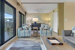 TV - Park Shore Resort-Top Floor-Great Views BLDGF #345 (Park Shore Resort)