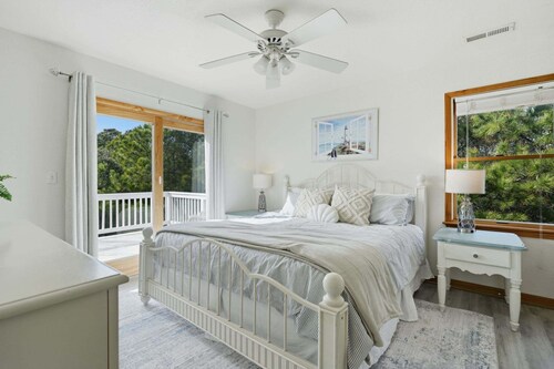 Golf & Surf 7BR: Private Pool, 5 Min to Beach