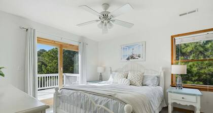 Golf & Surf 7BR: Private Pool, 5 Min to Beach