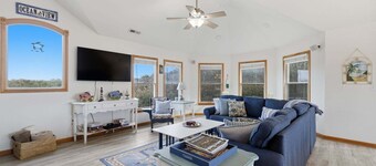 Golf & Surf 7BR: Private Pool, 5 Min to Beach